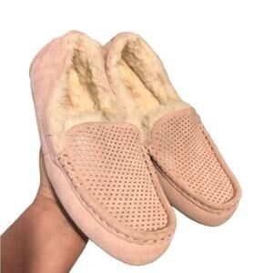 Koolaburra by Ugg pink fluffy moccasins / Flats Size 9